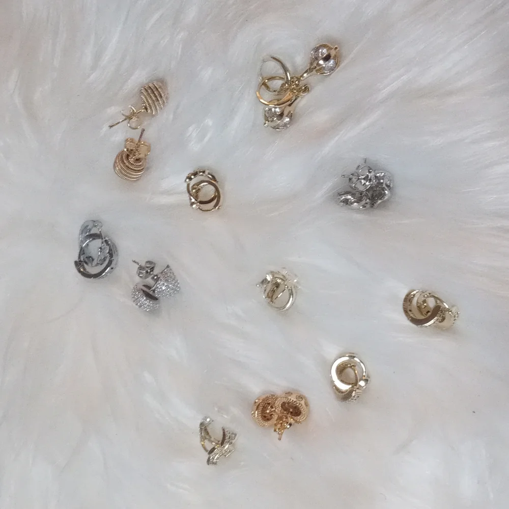 Earring - Picture 1 of 3